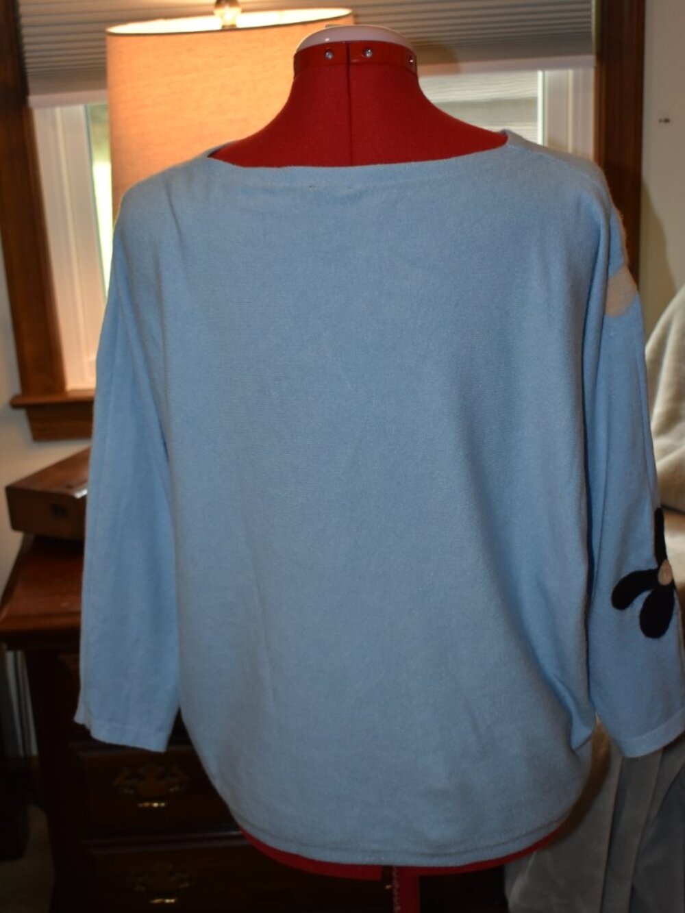 sweater - Picture 4 of 5